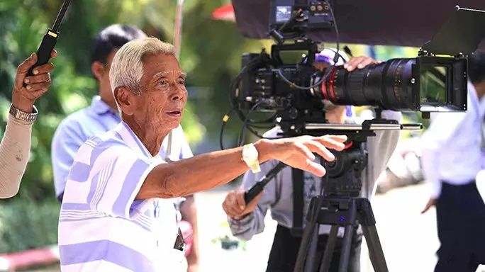 Thajský „Král akce“ se stal nejstarším režisérem světa